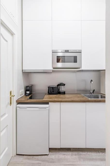 Estudio Cerca De Gran Via Apartment